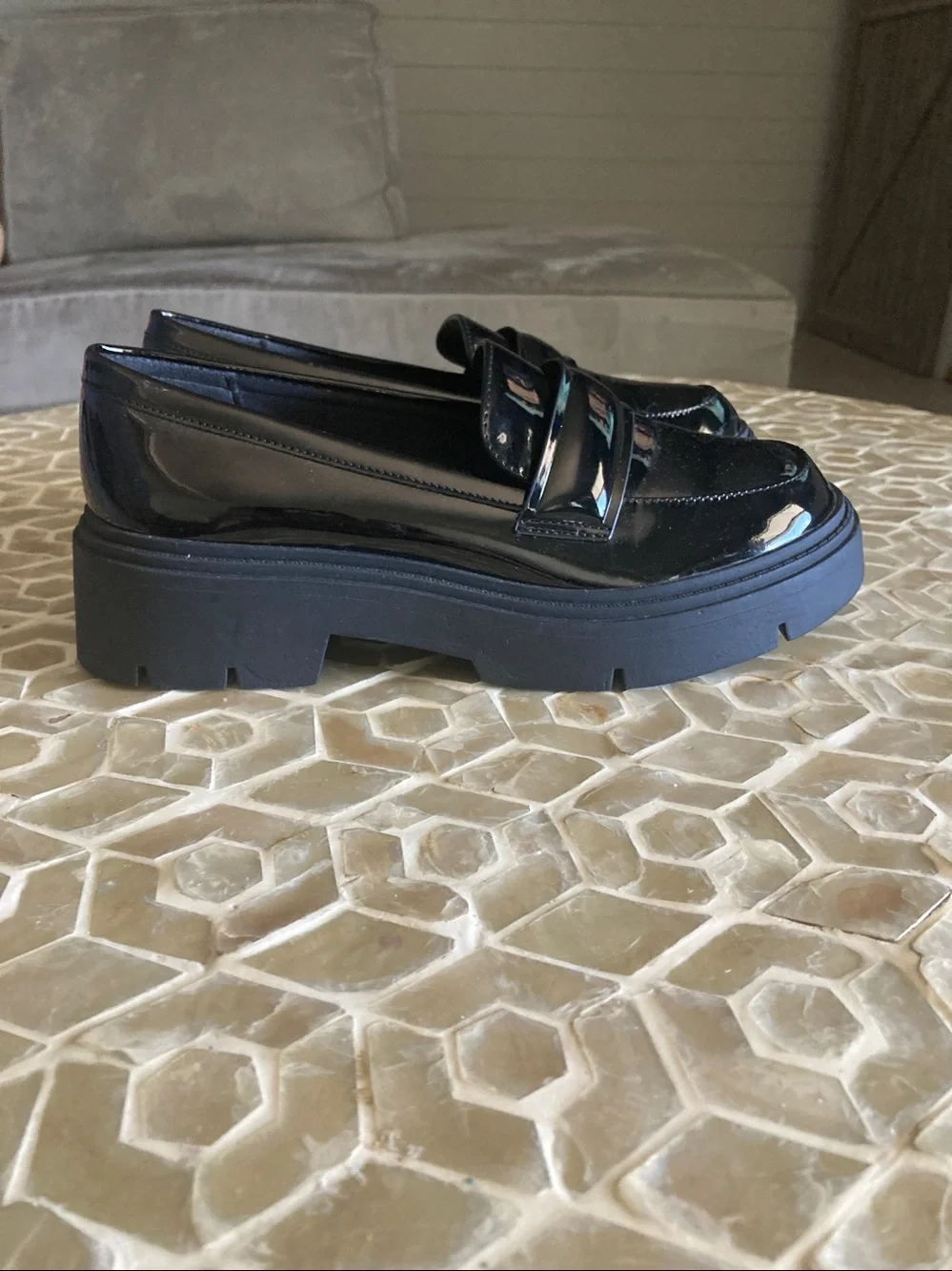 Aldo Meshki lug-sole vegan-patent leather platform loafer (7.5) in black - Picture 2 of 11